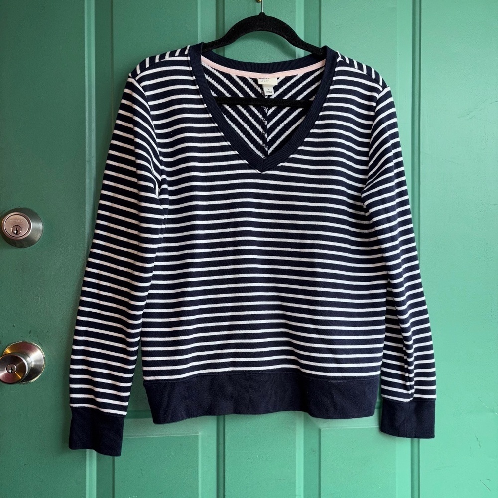 A new Day medium navy lightweight sweater